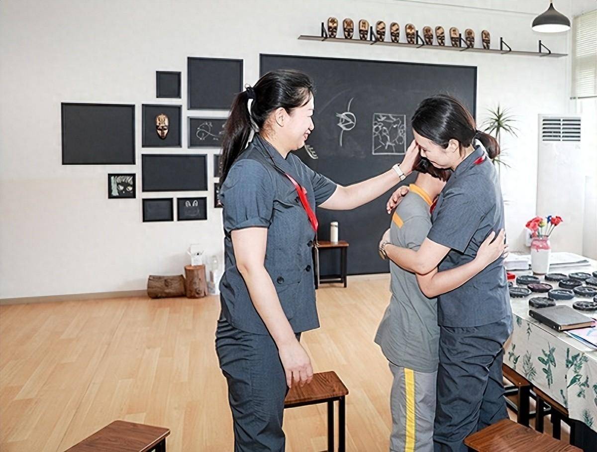 奶奶去世、爷爷患癌<strong></p>
<p>川财证券</strong>，16岁少女抢劫获刑9个月，泪洒法庭
