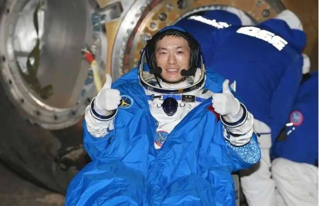 成功着陆！返回地球后第一顿饭<strong></p>
<p>中天证券</strong>，3名航天员都点了这道餐食