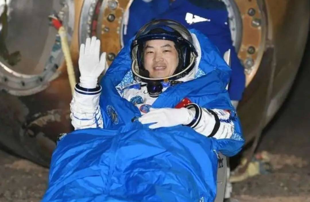 成功着陆！返回地球后第一顿饭<strong></p>
<p>中天证券</strong>，3名航天员都点了这道餐食