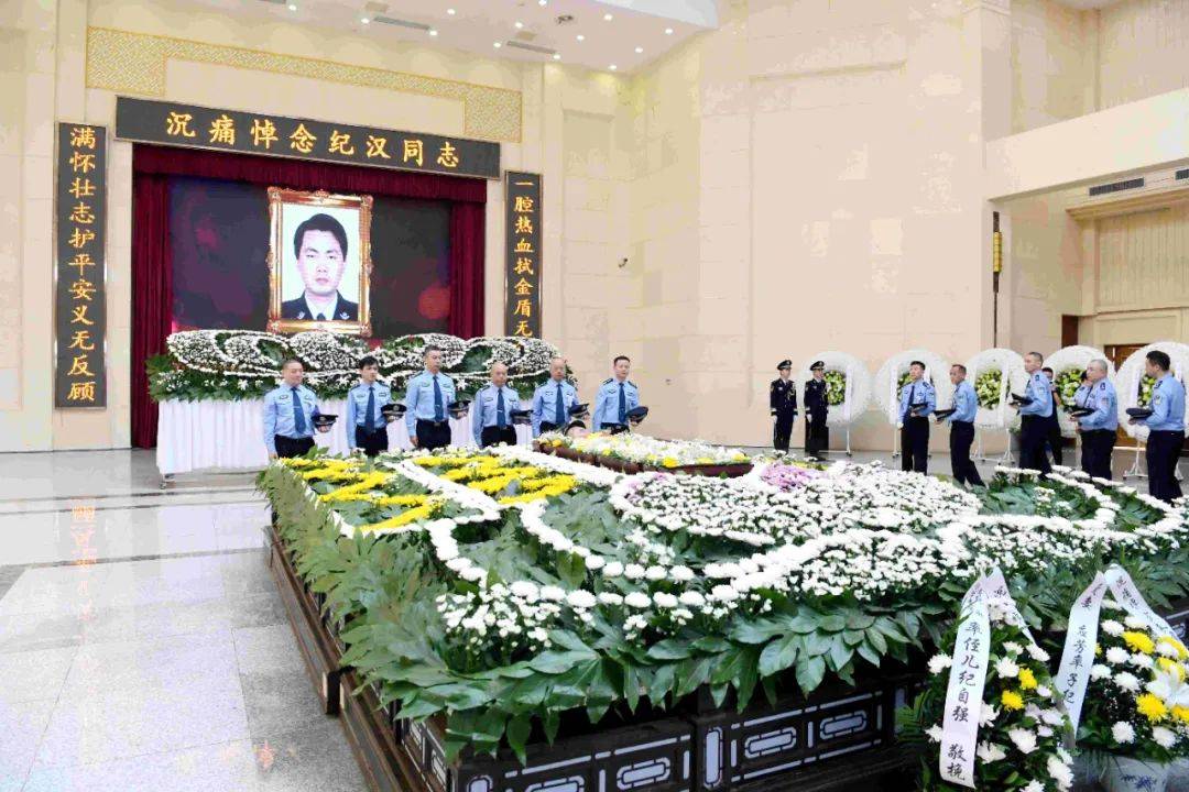 深夜<strong></p>
<p>中国证券金融股份有限公司</strong>，派出所所长昏倒在副所长寝室门外……