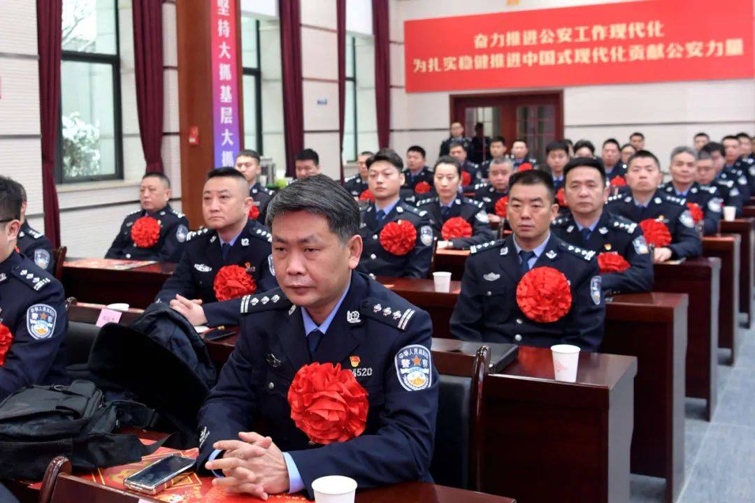 深夜<strong></p>
<p>中国证券金融股份有限公司</strong>，派出所所长昏倒在副所长寝室门外……