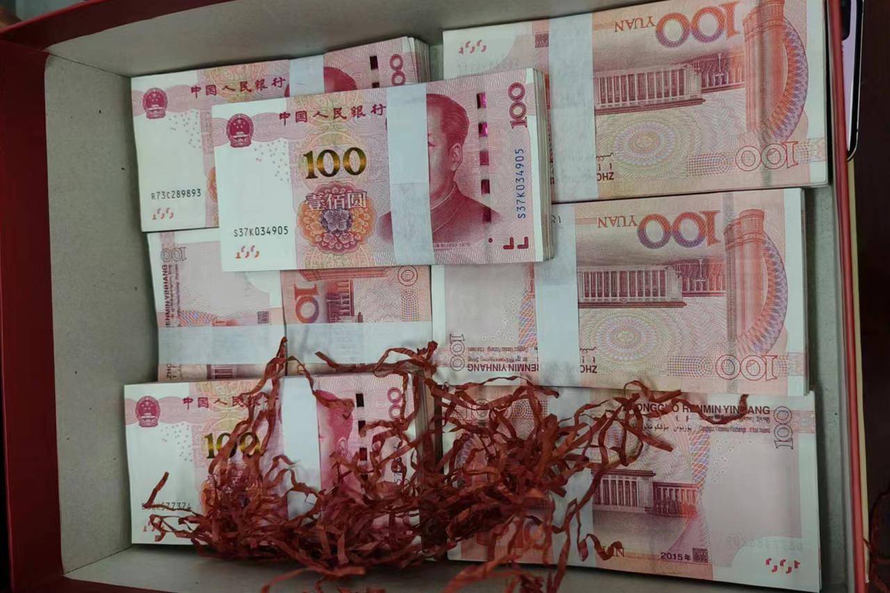 热水壶和“喜糖”里藏着大把现金<strong></p>
<p>证券分析师</strong>，浙江多地已发生，警方提醒：司机请警惕