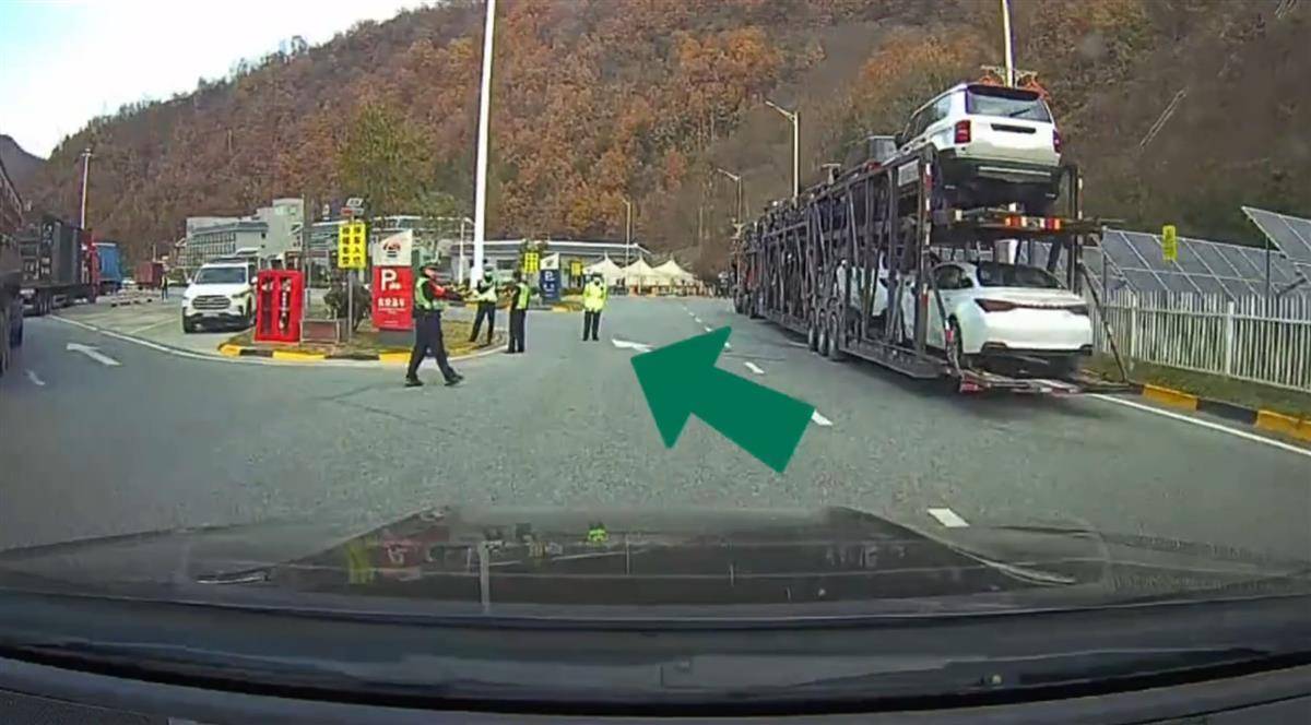 网红博主反映交警在高速上设卡查超速<strong></p>
<p>西南证券股吧</strong>，质疑其滥用职权，汉中警方回应