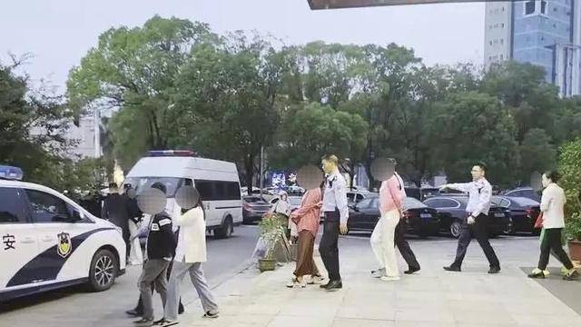 江西青原警方捣毁一个卖淫团伙<strong></p>
<p>西南证券股吧</strong>，抓获涉案人员30人，10人涉嫌组织卖淫罪被刑拘