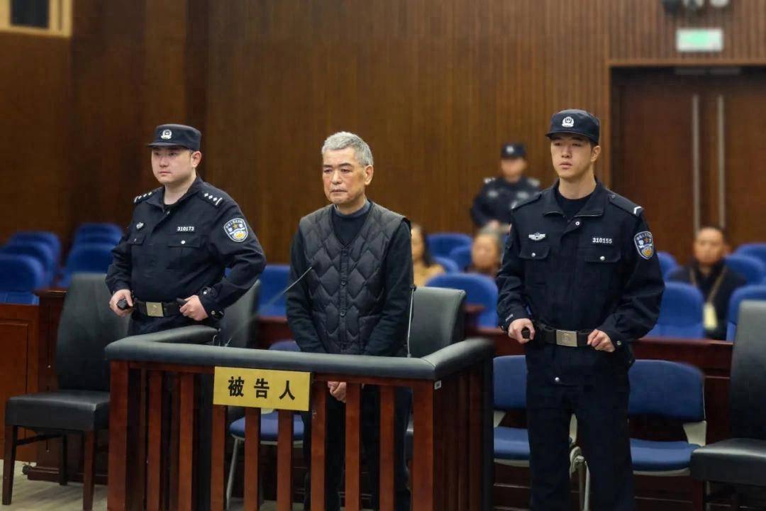 受贿4619万余元<strong></p>
<p>民族证券</strong>，上海市浦东新区高东镇原镇长黄建忠受审