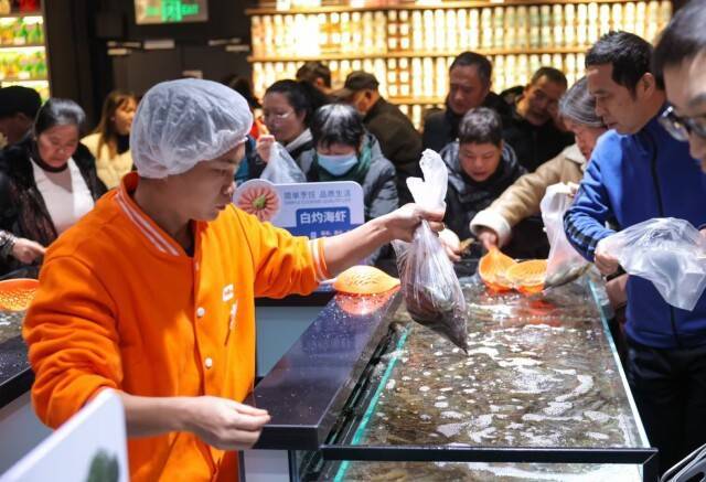 经胖东来“爆改”后<strong></p>
<p>西南证券官网</strong>，长沙金星路步步高超市升级亮相