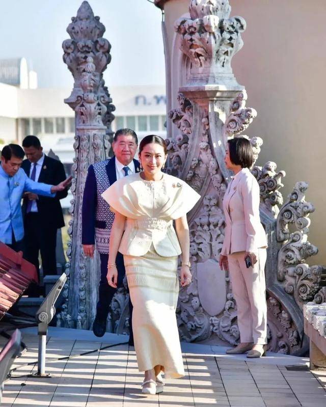 深挖 | 即将访华的泰国总理佩通坦<strong></p>
<p>海通证券股份有限公司</strong>，是他信女儿，也是“泰国第一名媛”