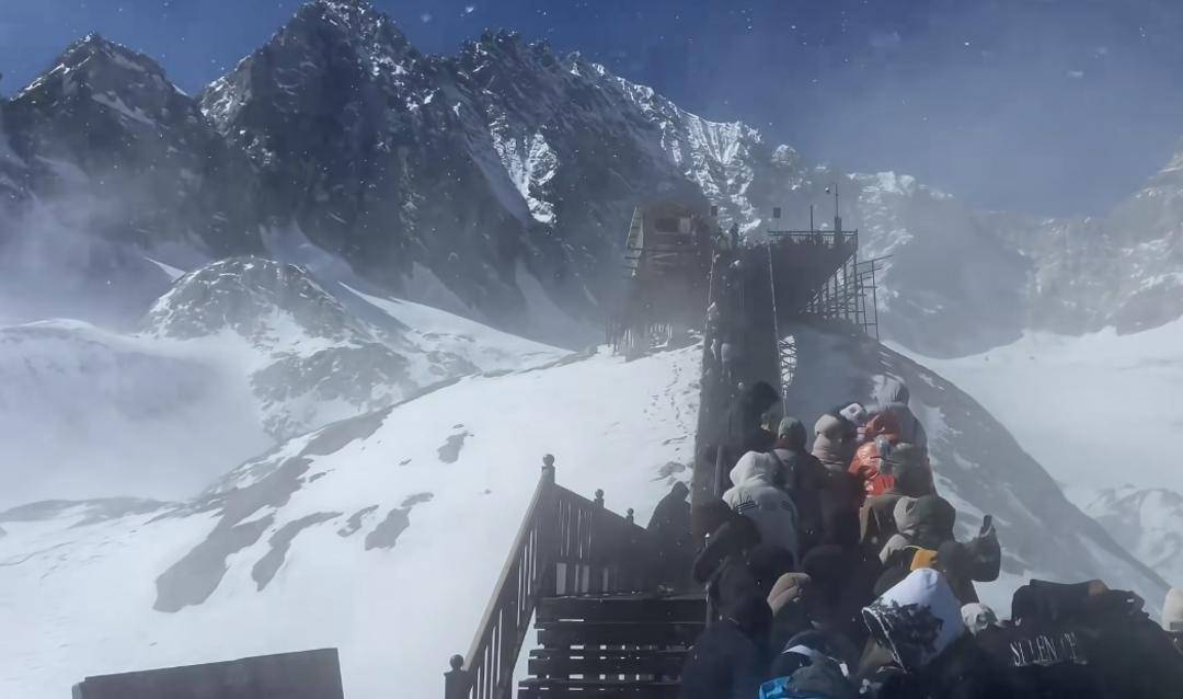 有游客被困玉龙雪山山顶<strong></p>
<p>海通证券股份有限公司</strong>？景区回应：现在是雪山风季 已实行限流