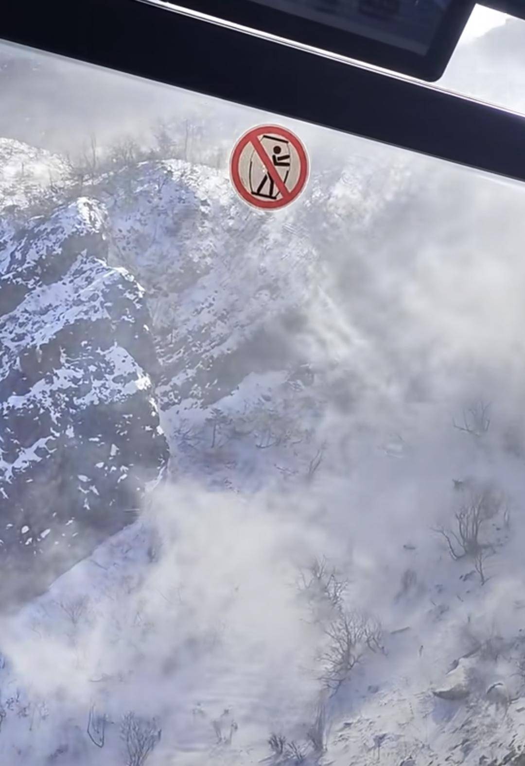 有游客被困玉龙雪山山顶<strong></p>
<p>海通证券股份有限公司</strong>？景区回应：现在是雪山风季 已实行限流