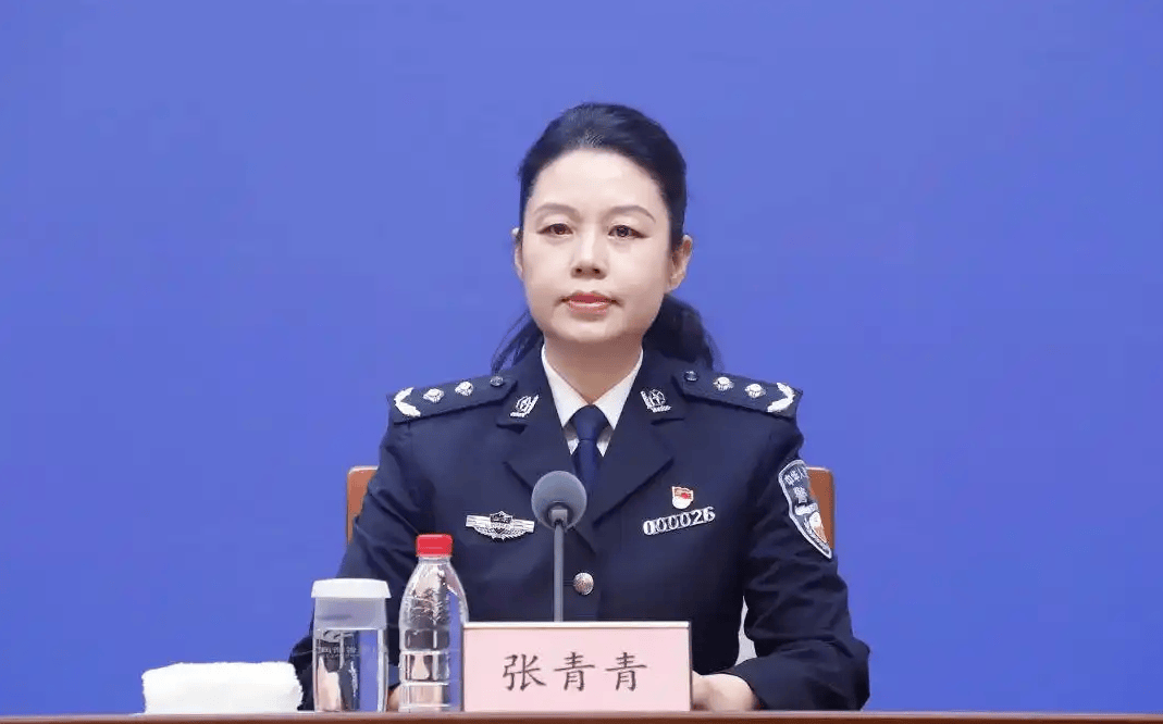 山东省公安厅出入境管理总队总队长张青青被查<strong></p>
<p>瑞银证券</strong>，去年12月曾参加多场发布会